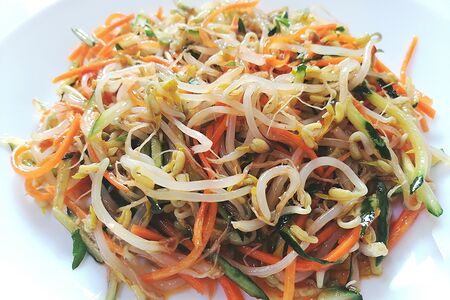 Салат из ростков маша