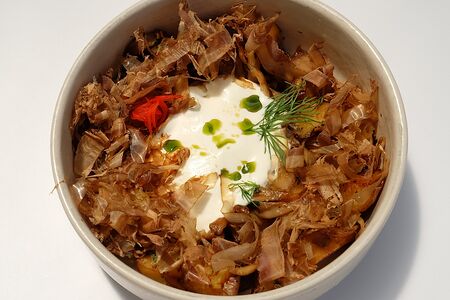 Рапаны с жареным картофелем и копченой сметаной