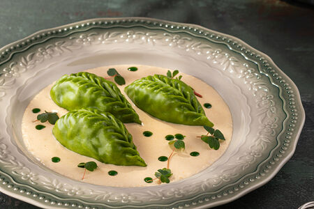 Манты с креветкой и крабовым сурими