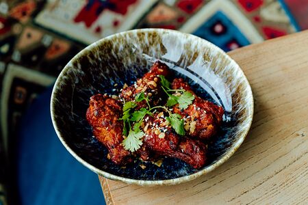 Хрустящие куриные крылья в сладко-остром соусе