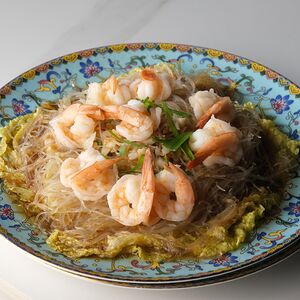 Креветки с чесноком и фунчозой