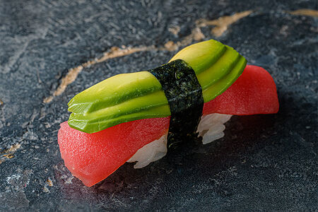 Суши Тунец Блюфин Авокадо