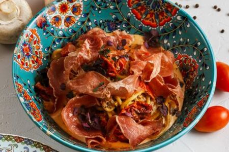 Паста с пармой в соусе качо-пеппе