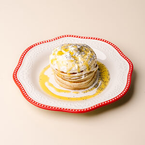 Панкейки с лимонным курдом и маком