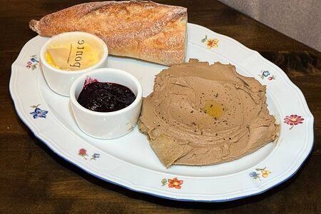 Паштет из куриной печени с домашним вареньем