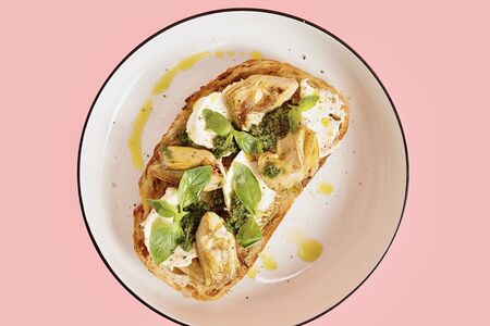 Тост с сыром и артишоками