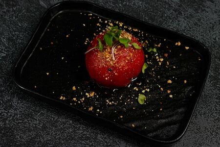 Обожженный томат с творогом 