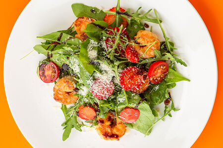 Салат с рукколой и креветками
