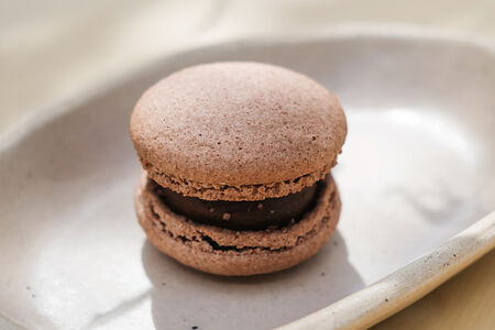 Макарон шоколад-шоколадная карамель mini