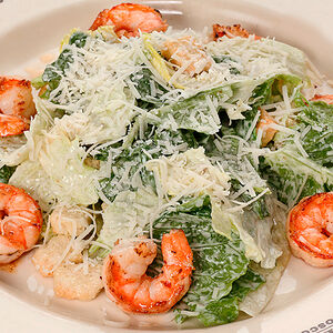 Салат Цезарь с креветками