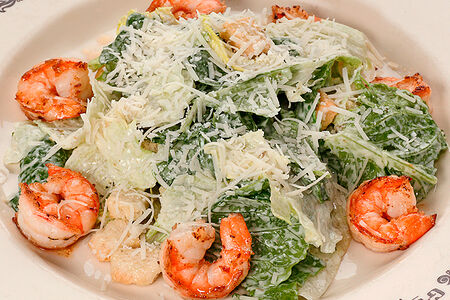 Салат Цезарь с креветками