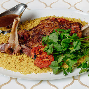 Лопатки ягненка с гарниром