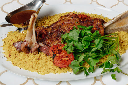 Лопатки ягненка с гарниром