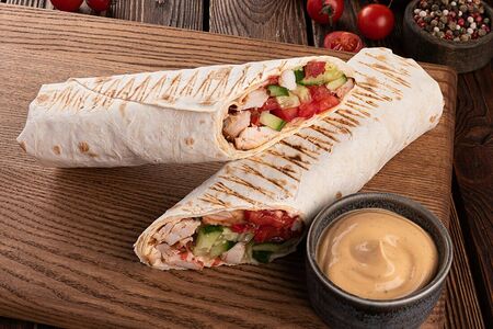 Шаверма со свининой и горчичным соусом