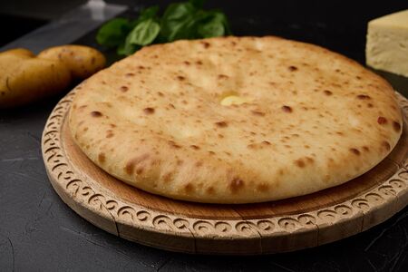 Осетинский пирог с картошкой и шпинатом