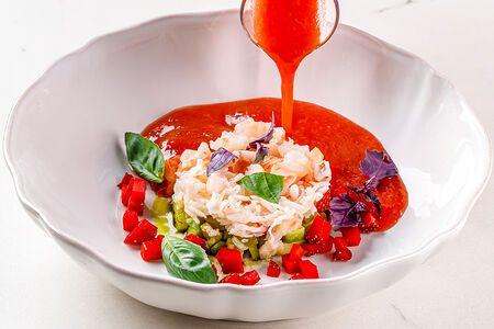 Гаспачо с камчатским крабом и креветками
