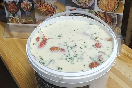 Раки в сливочном бульоне средне-крупные