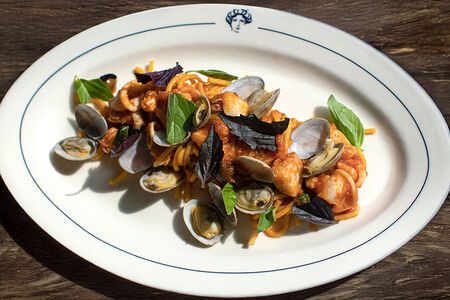 Спагетти с морепродуктами и треской