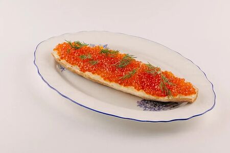 Бутерброд с красной икрой