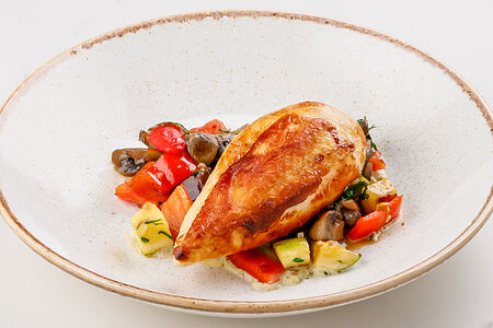 Куриное филе с овощным рататуем