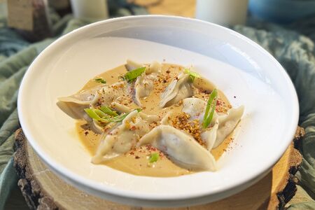 Пельмени из баранины в сливочно-мясном соусе