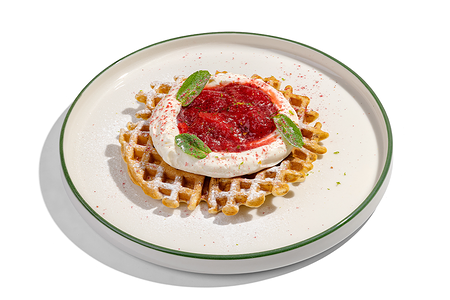 Вафля с кремом и клубникой