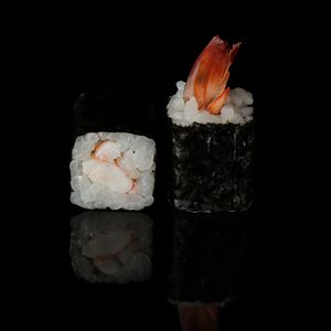 Эби ролл со спайси соусом