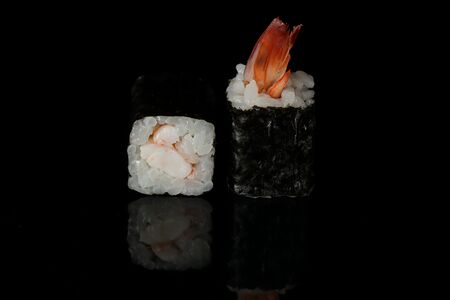 Эби ролл со спайси соусом