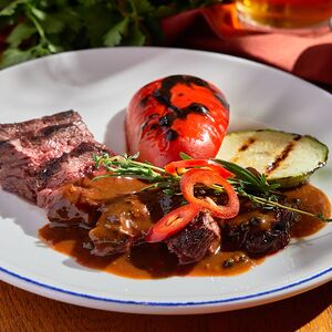 Стейк Бавет в перечном соусе