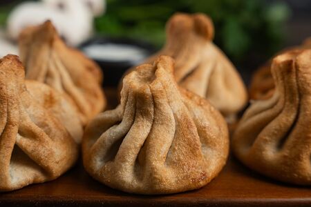 Жареные хинкали с курицей и грибами