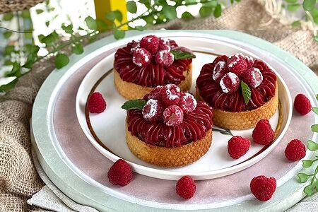 Тарталетка Малина-базилик