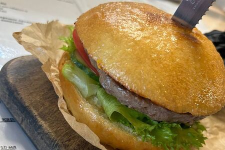 Бургер с курицей кацу