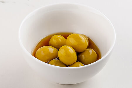 Зеленые оливки в маринаде