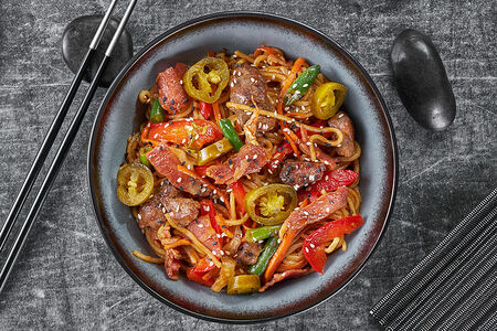 Вок Говядина с беконом в соусе барбекю