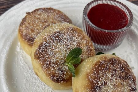 Сырники с ягодным муссом