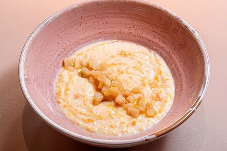 Пшенная каша с тыквой и запеченным яблоком