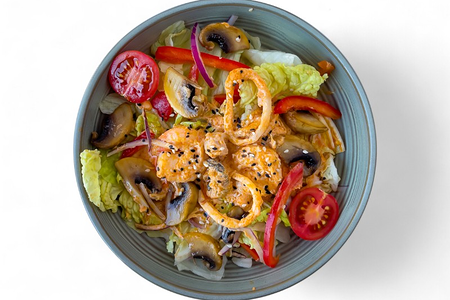 Салат с морепродуктами в соусе том-ям