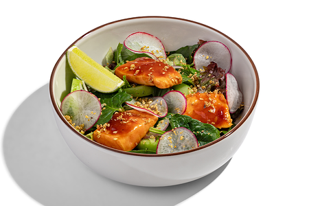 Салат с форелью