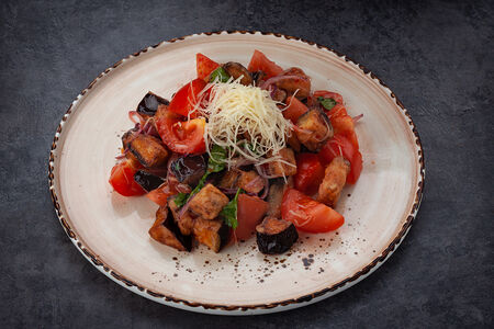 Салат с хрустящими баклажанами