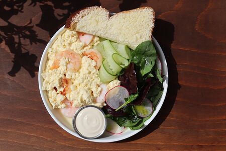 Скрембл с креветками