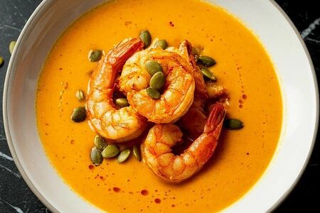 Пряный крем суп из тыквы с креветками