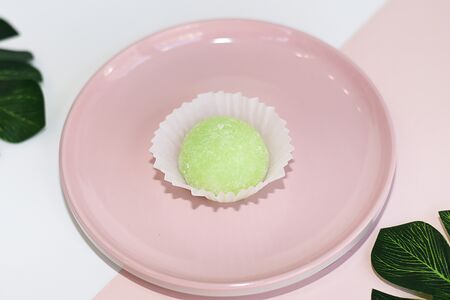 Моти фисташка-малина в подарочной упаковке