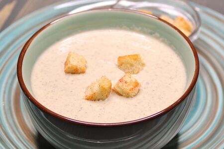 Крем-суп грибной с гренками