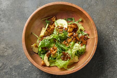 Салат с лисичками