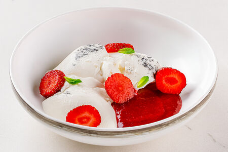 Панакотта со свежими ягодами