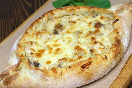 Хачапури по-аджарски с курицей и грибами