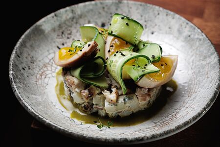 Картофельный салат с подкопчённым сомиком