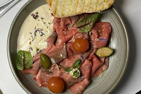 Ростбиф с соусом из тунца