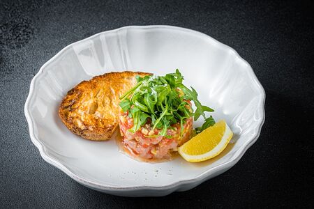 Тартар из свежего сибаса