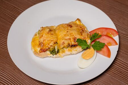 Индейка, запеченная с брокколи